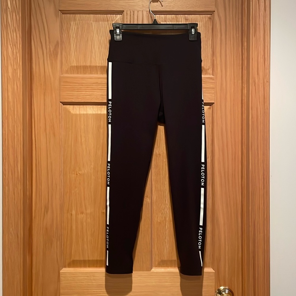 NWT Peloton here now legging